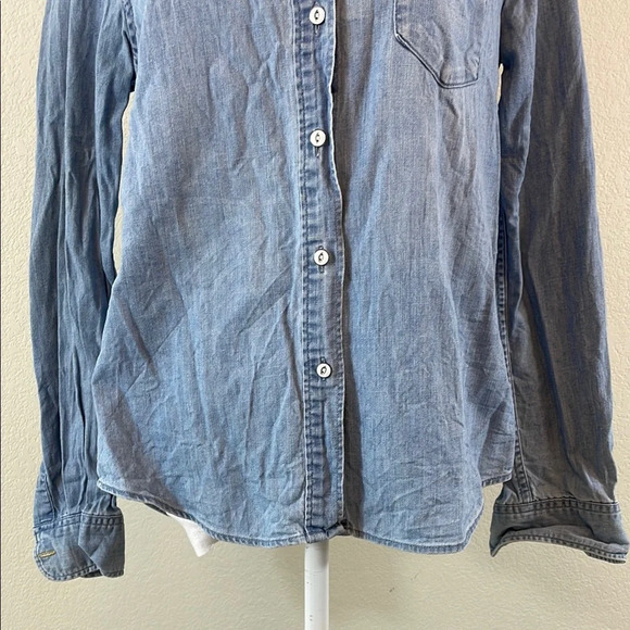 Uniqlo Blue Casual Button Down Denim Shirt Size Medium - Picture 3 of 8